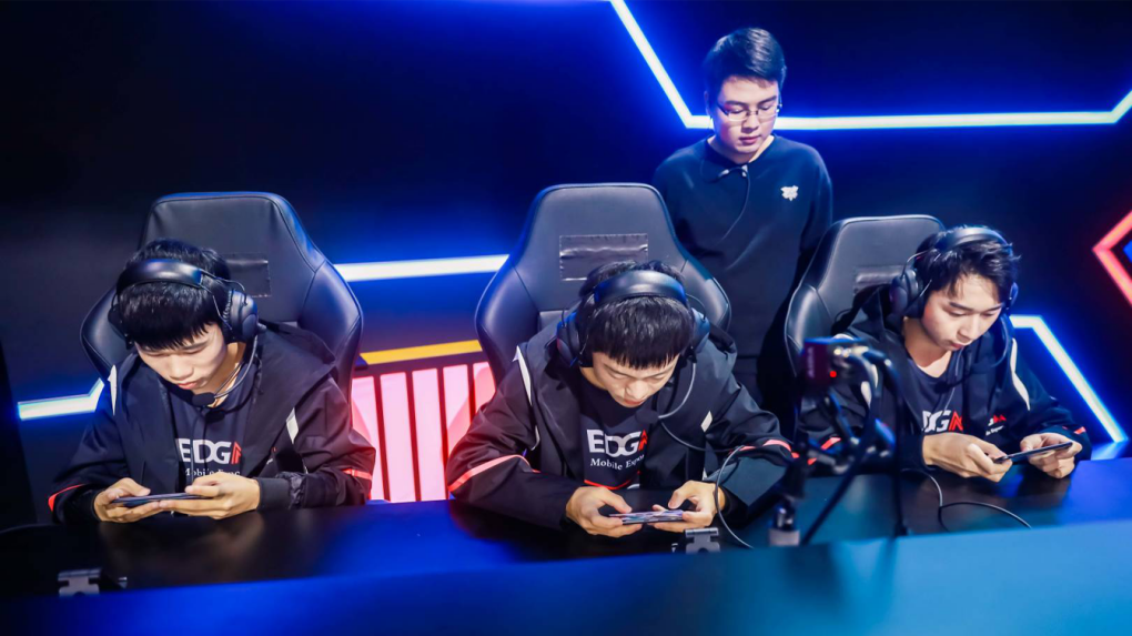 EDG mobile game adapter - Game Wings(pic1)