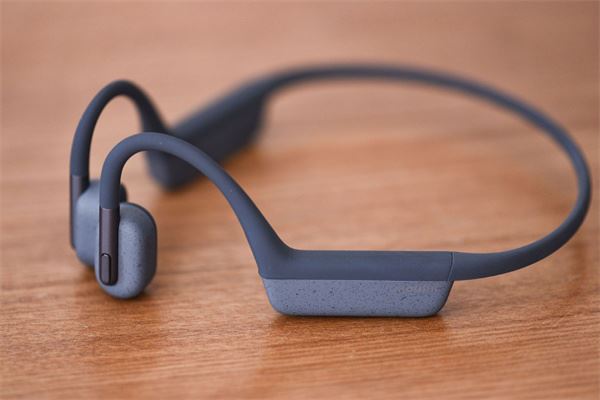 What kind of headphones are suitable for running? These bone conduction headphones​ are easy to use and comfortable!(pic4)