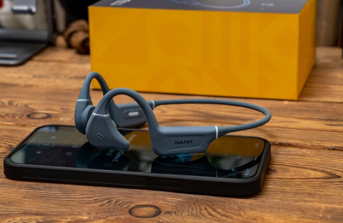 What is the difference between bone conduction headphones and open headphones?(pic3)